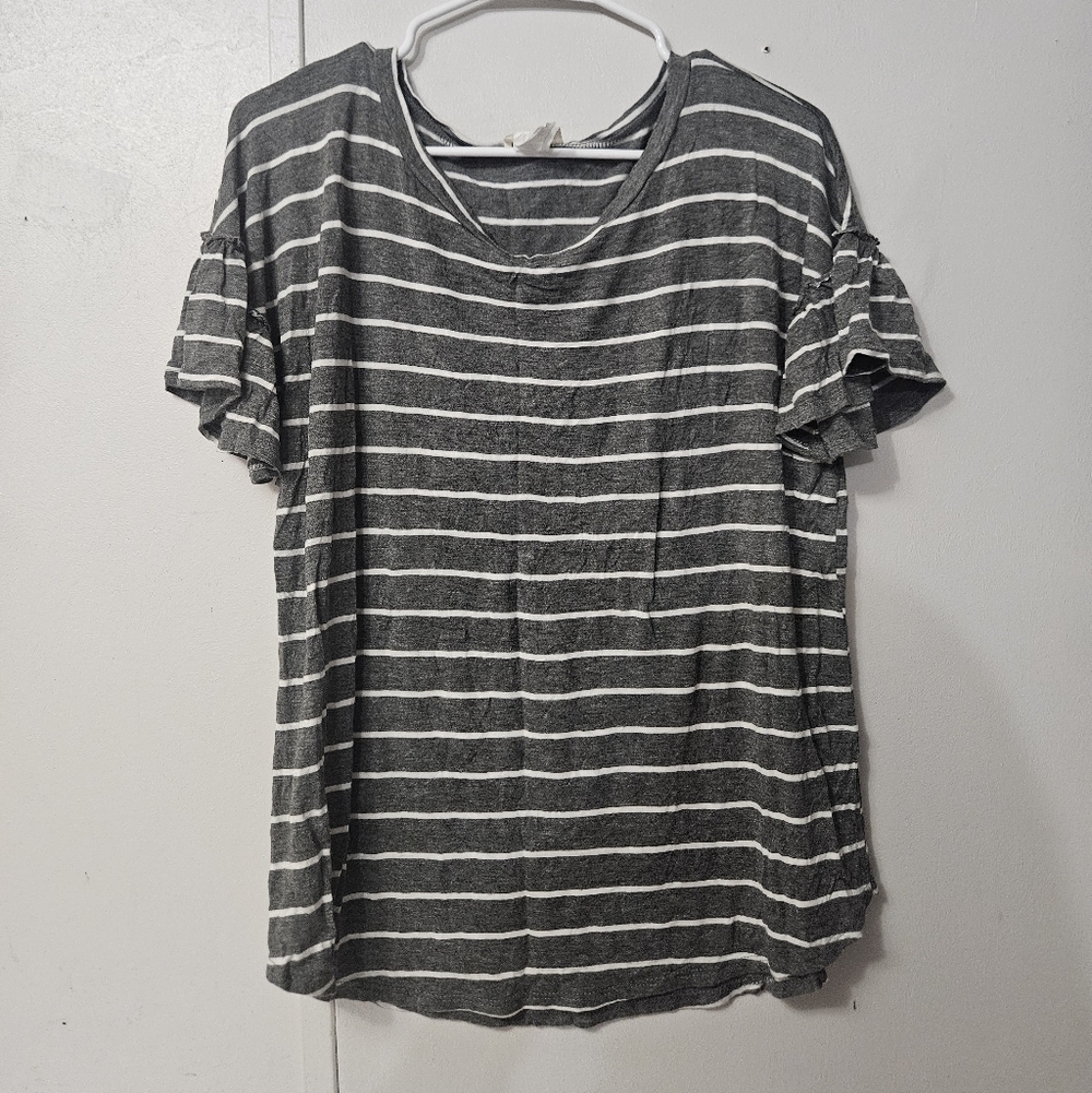 Bibi Short Sleeve Striped Gray And White Tee!